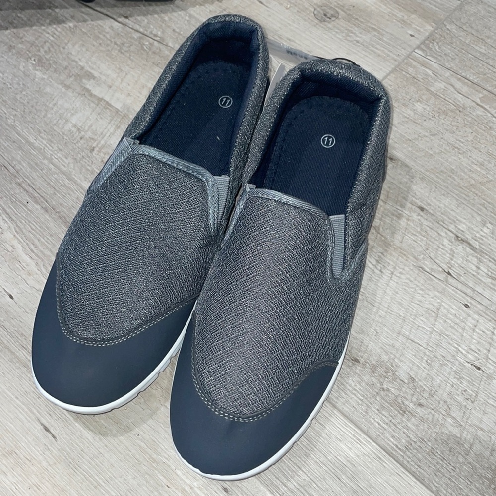Men’s slip on shoes new with tags